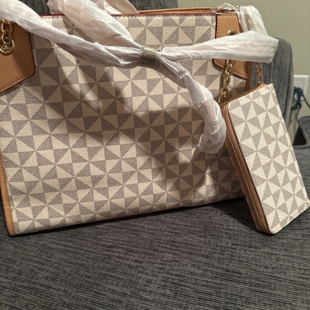 Square Women's Handbag New w/ Matching Wallet